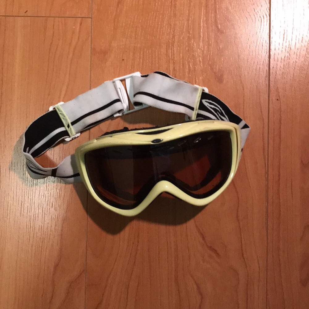 Children’s ski goggles